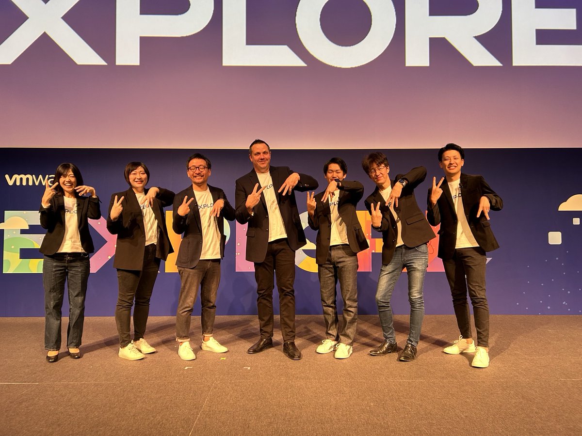 motonori_shindo's tweet photo. #VMwareExploreTokyo Team Day 2、素晴らしいチームでした。バックヤードで支えてくれた方々にも感謝です！ https://t.co/TxBzQzZ2Ye