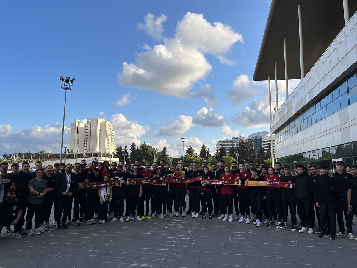 SEN SALONDA PARKEDE BİZ BURADA TRİBÜNDE, ENGEL YOK BİZE !

Deplasman yasağı uygulanan Antalya BŞB Toroslar karşılaşmasına katılım gösterdik. Sevdası uğruna hiçbir zaman yasak tanımayan Büyük Galatasaray taraftarına teşekkür ederiz.

#AkdenizBölge
#ultrAslanUNI
#uAUNIAKDENİZ