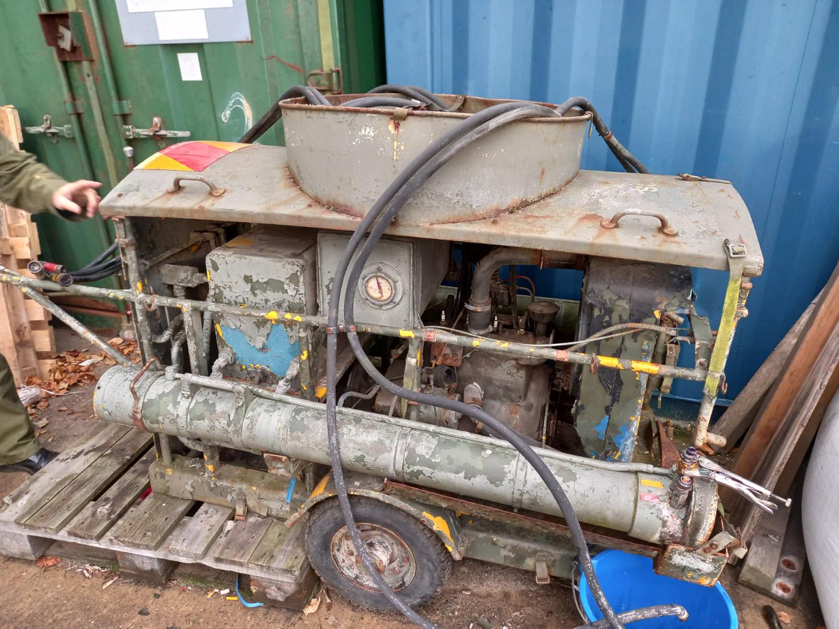 Over the last two years, 2 of our volunteers (ex RAF Armourers) have restored an original Bomb Loading Power Pack. The power pack was in a shocking condition. The work they've carried out has returned the power pack to its original glory. Read their story: vulcantothesky.org/articles/armou…