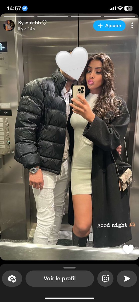 ZZakley's tweet photo. c trop choquant que l'homme soit flouté mais pas la femme https://t.co/NMGZ7SQCGd