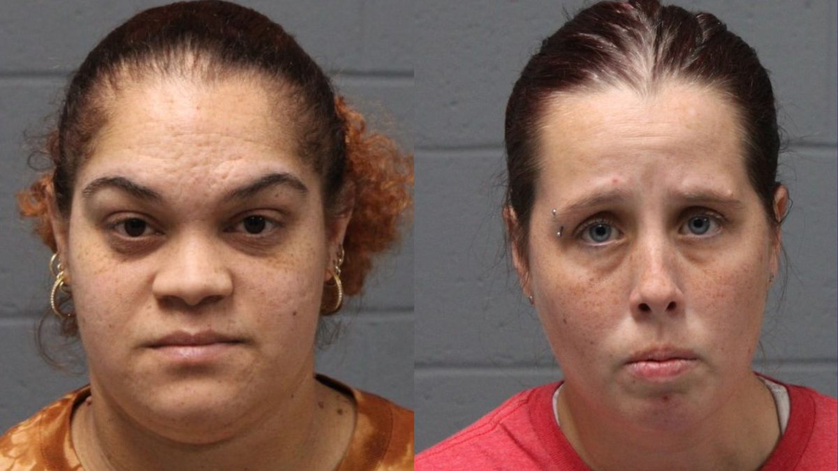 WFSBnews's tweet image. #Wolcott police say these mothers were in an overloaded hatchback that crashed over the summer. Eight children were also inside, one of whom was ejected: wfsb.com/2023/11/16/2-c…
