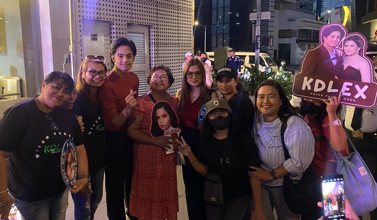 emquijano16's tweet photo. Again, thank you so much team live! Grabe kahit biglaang mga ganap palagi kayong maasahan. Salamat sa pagmamahal sa #KdLex
KDLEX AT KuyaJs MediaEvent
#ChristmasMasayasaKuyaJ #KuyaJ https://t.co/9RcdfLy8Tr