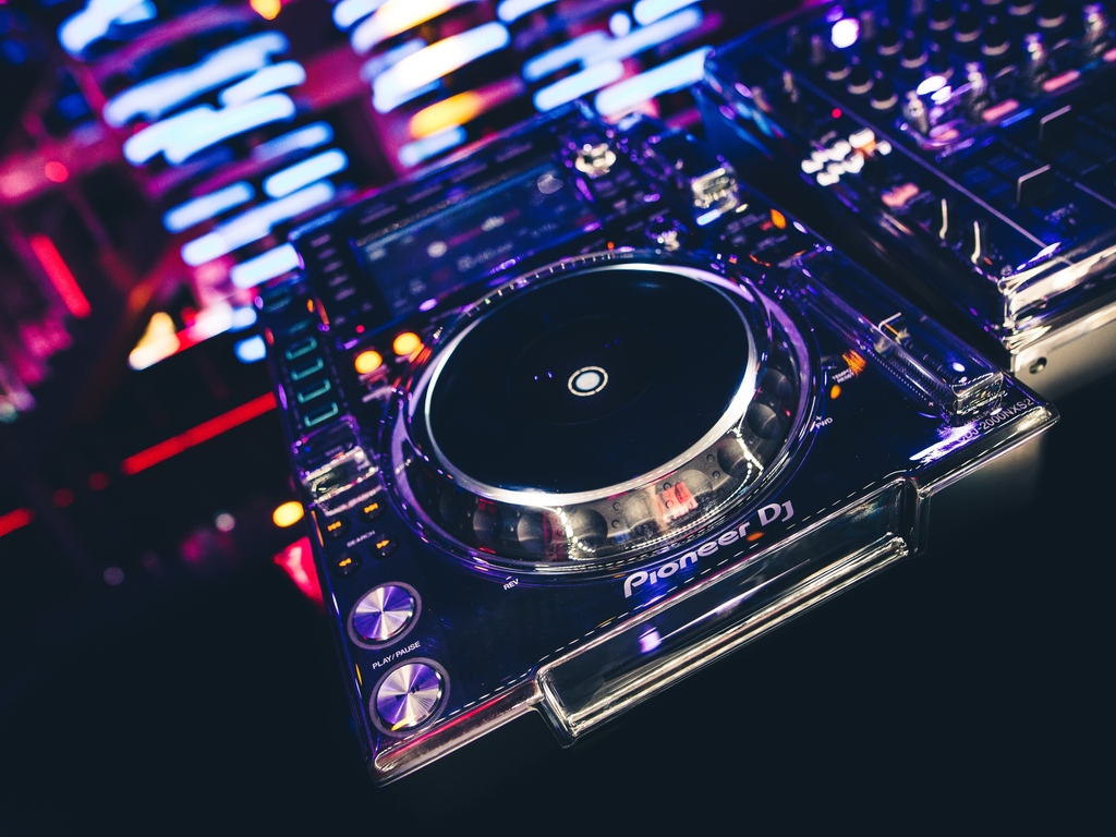 Decksaver's tweet photo. Decksaver has been spotted in the Number 1 club in Poland - the amazing @energy2000_katowice club 🇵🇱
Who else has spotted Decksaver cover on their night out? 👀
#Decksaver #Energy2000 #DJ #Club #DJing #Clubbing #DJSetups #DJs #ClubSetup #DJBooth #PolandClubs https://t.co/yuWudhFEne