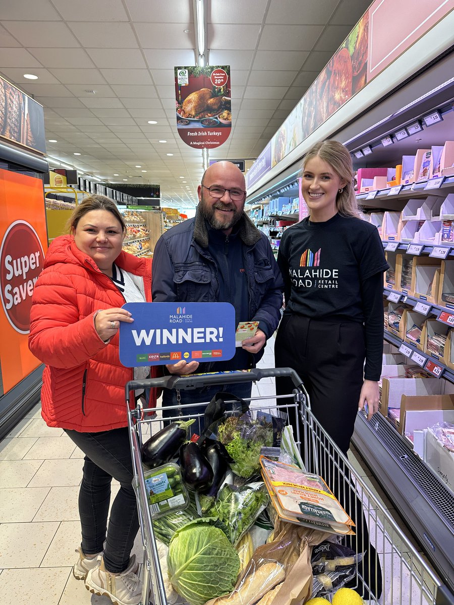 WalkerComm's tweet image. Emily was at Malahide Road Retail Centre on Monday to assist in giving back to their customers with random acts of kindness on World Kindness Day ✨