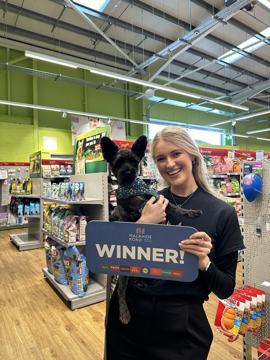 WalkerComm's tweet image. Emily was at Malahide Road Retail Centre on Monday to assist in giving back to their customers with random acts of kindness on World Kindness Day ✨