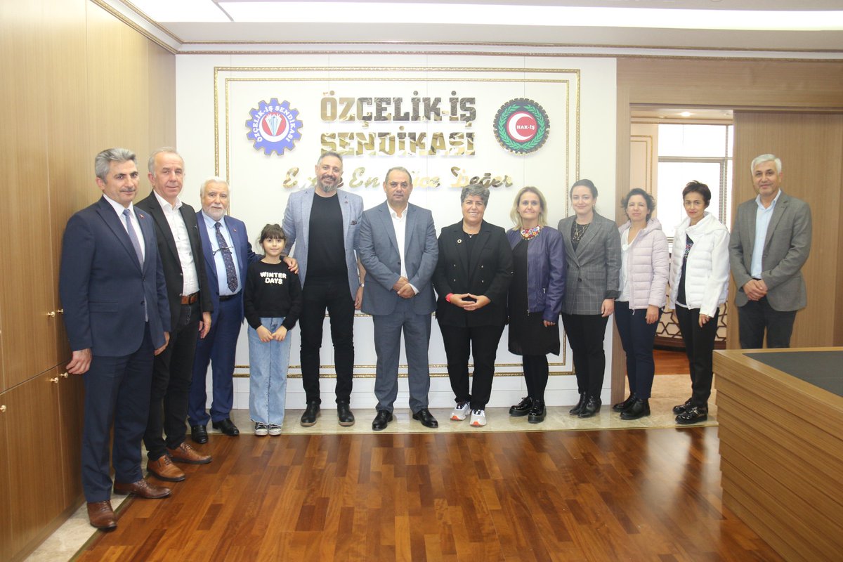 Yunus_Degirmenc's tweet photo. Uluslararası Çalışma Örgütü İLO ile genel merkezimizdeki toplantı salonunda ortaklaşa düzenlediğimiz eğitim programımız kapsamında, değerli hocalarımız aracılığıyla şubelerimizin Kadın komite başkan ve yöneticilerini bir dizi eğitimlerden geçirmemizin ardından bugün de komite üyelerimize sertifikalarını takdim ettik.
Eğitim seminerimizin düzenlenmesinde emeği geçen herkese teşekkürlerimi sunuyorum.