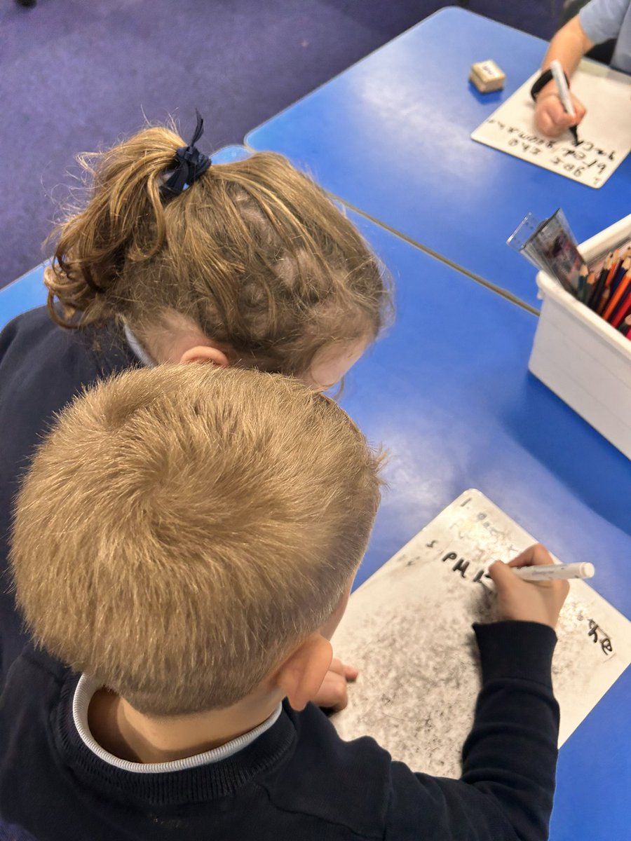 CCCRPrimary's tweet photo. Miss Bridge has been blown away by the Y1s this afternoon! We have been teaching Miss Bridge how to make a sandwich as if she was a computer! We have also been writing instructions to make toast to tell a computer or a robot! 💻🤖#cccrcomputing #cccry1 https://t.co/fcLVYi91pX
