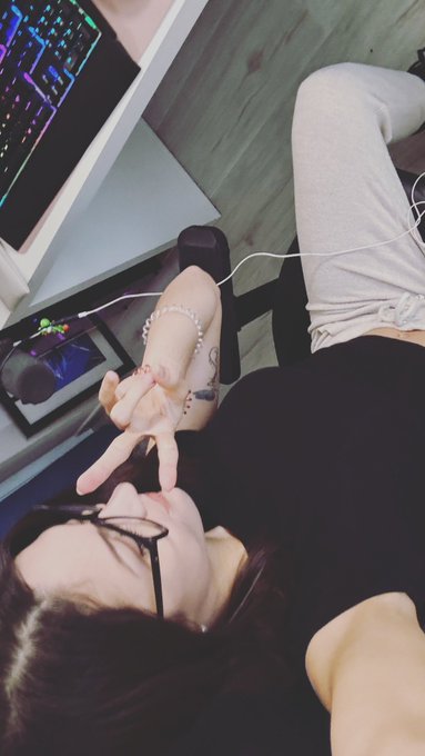 On stream!   https://t.co/dAb7ban3GE https://t.co/7BdzdeSDx1<a href="/tag/alondra"class="tags"><span>#alondra</span></a>