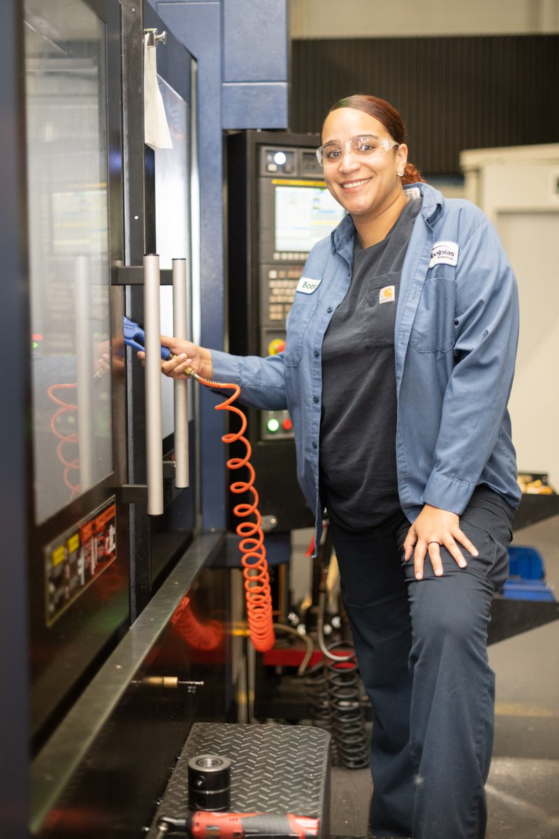 WeBuildADream's tweet photo. Bobbi encourages young students to be brave and not to let doubt get in the way of their hard work, βYou too can be the diversity and change that we all need!β
#WEBuildADream #BuildADream #Future #Careers #WomenInSkilledTrades #WIST #SkilledTrades #Goals #Progress #Workforce https://t.co/hfGQY6jCWL