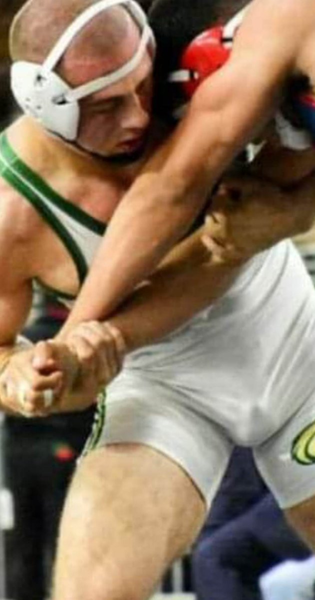 MasonaterW's tweet photo. @tigerwrestling @lukestout35 Damn you guys are so hung .. wrestled 197 https://t.co/Nkpf8gxQQN