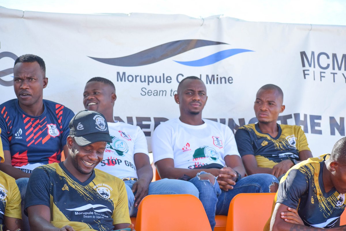 BotswanaLeague's tweet image. Memorial Service | 𝗜𝗡-𝗟𝗢𝗩𝗜𝗡𝗚 𝗠𝗘𝗠𝗘𝗢𝗥𝗬 𝗢𝗙 𝗥𝗔𝗛𝗠𝗔𝗡 𝗚𝗨𝗠𝗕𝗢

Different representatives from some teams are here to pay a respect to the hero Rahman Gumbo now at Palapye Stadium.

#BPLFootball
#rahmangumbo
#memorialservices