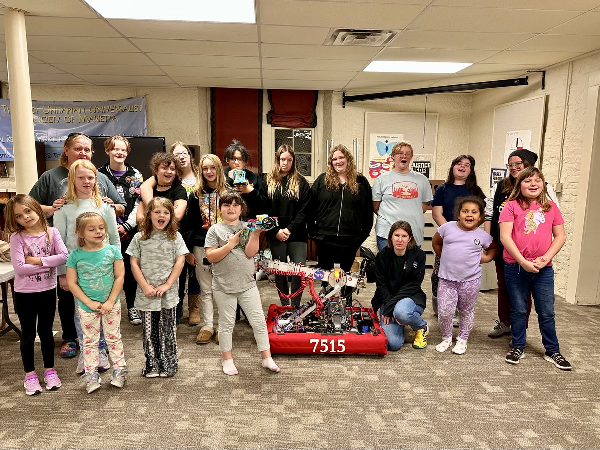 DarkSideRobots's tweet image. We had a great time sharing our love of robots with the Marietta Girl Scout Troupe on Tuesday! And they had a great time wearing Helena&apos;s coat of many buttons.