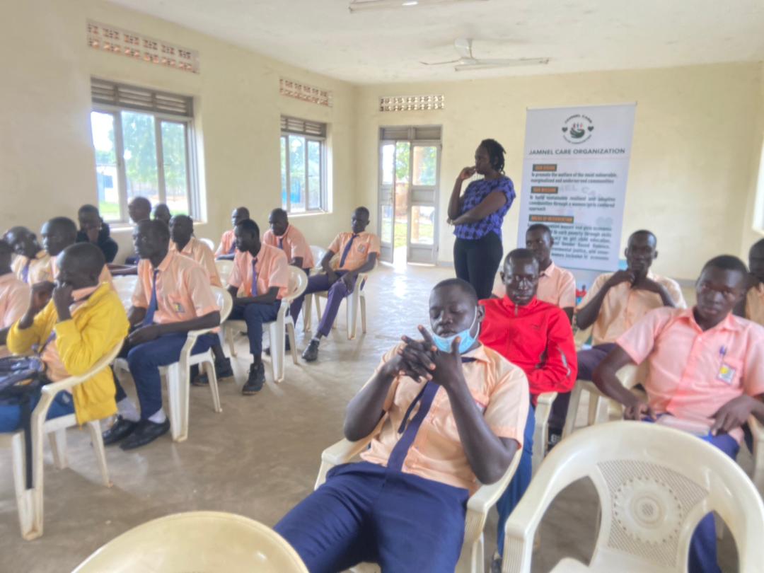 #PositiveMasculinity discussions at Juba Technical Secondary School! @jamnelcareorg talked to 30 boys 

The boys showed enthusiasm in embracing #positivemasculinity attributes, #genderequality, and becoming advocates against rape, #GBV.

Thank you to @Globalfundforwomen
#SSOT