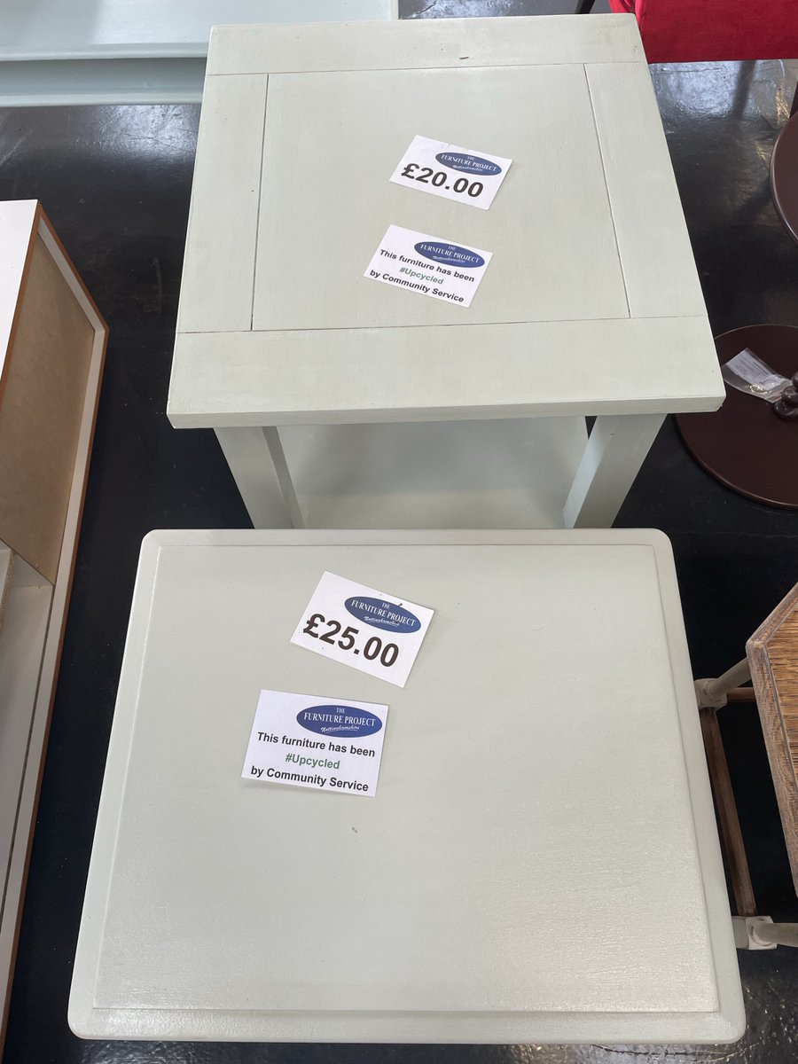 empscommunityp1's tweet photo. Mansfield UPW team helping The Furniture Project Nottinghamshire upcycle furniture #upcycling 🖌️👏 https://t.co/gjGQ76ylT5