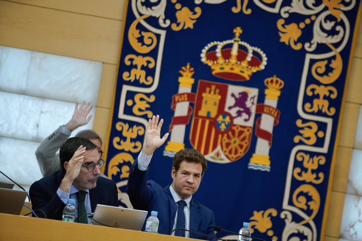 jdelauz's tweet photo. Hoy hemos presentado en el Pleno de #LasRozas una moción en defensa de la Constitución, la igualdad de los españoles y el respeto al Estado de Derecho y la Democracia. (1/2). https://t.co/pxiuXgODXy
