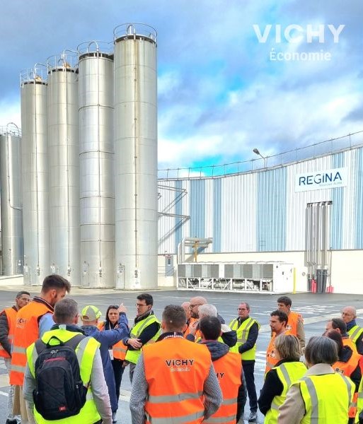 VichyEconomie's tweet photo. #decarbonation (suite) : cette matinée thématique s'est poursuivie avec la visite du site de la SCBV – Société Commerciale des Eaux du Bassin de Vichy - Sources ALMA , 1er centre européen intégré de recyclage de bouteilles. https://t.co/UFiwlvy2Bg