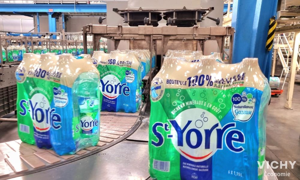 VichyEconomie's tweet photo. #decarbonation (suite) : cette matinée thématique s'est poursuivie avec la visite du site de la SCBV – Société Commerciale des Eaux du Bassin de Vichy - Sources ALMA , 1er centre européen intégré de recyclage de bouteilles. https://t.co/UFiwlvy2Bg