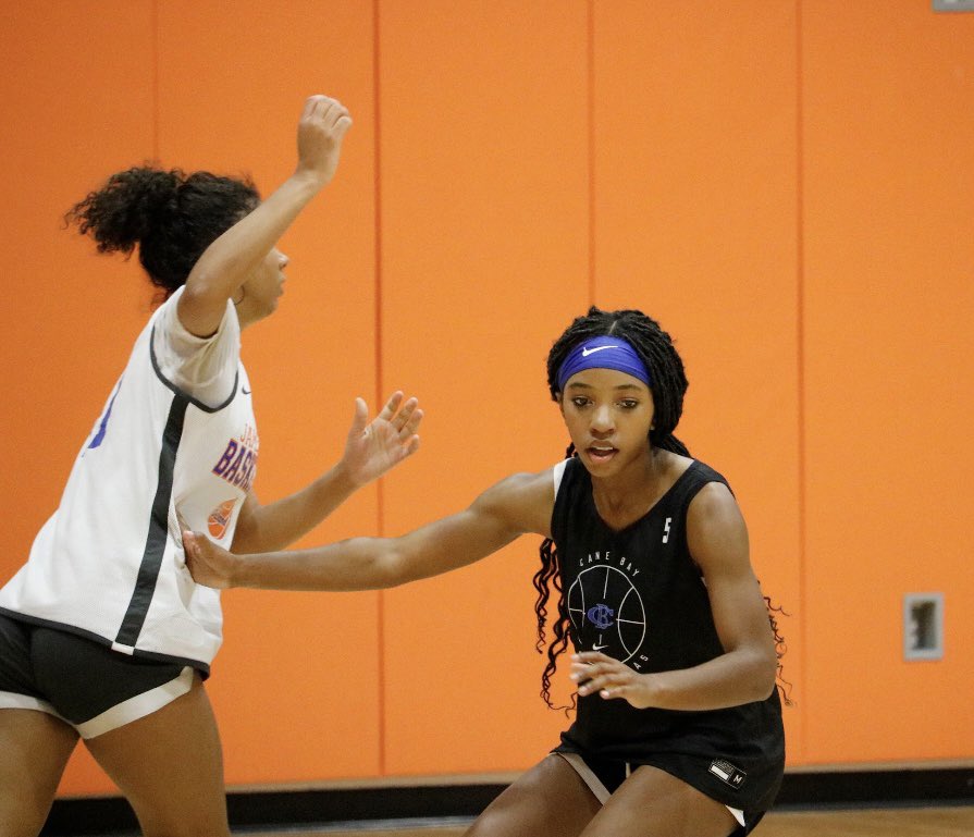 JasmineD2027's tweet photo. Feels good to be back on the court again, and thankful to be a part of the Varsity team this year. 🏀🫶🏾 I have already learned so much. 2 games down, 4-10 more to go!!! #TimeToHydrate #DualAthlete https://t.co/qWwY4YOQRC