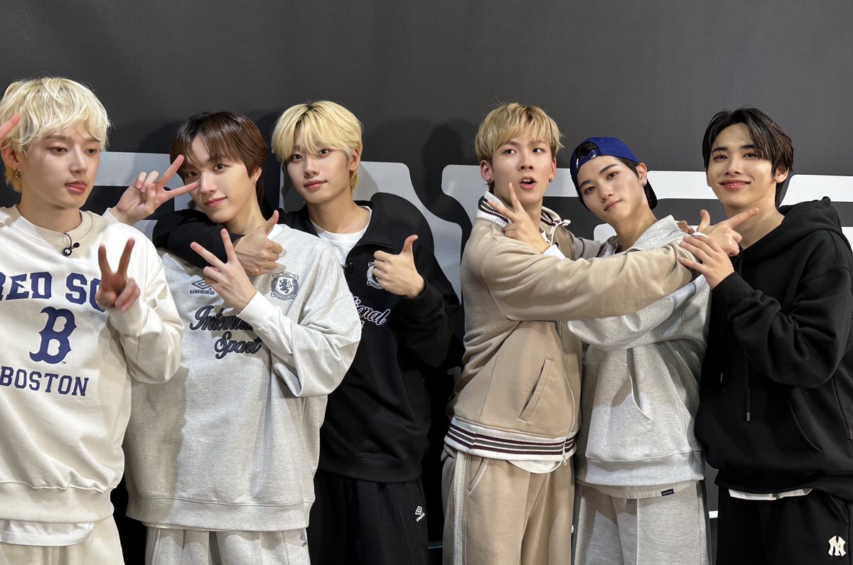 [📢]

#에이머스_무슨날?
🥳 2023.11.17 🥳 #에이머스1주년

✔️0AM 📺 #에이머스 무슨날? 데뷔 1주년 🥳 AIMERS 1st Birthday Party
✔️ 12PM ✍️TO.AIMING 💘
✔️ 4PM 📹 HBD AIMERS🎂😎
✔️ 7PM 📺 1st Anniversary Live @ Youtube 
✔️ 10PM ✍️ Q&amp;A, #AIMERS CAKE 🎂❤️

#AIMERS_DEBUT_1st_ANNIVERSARY