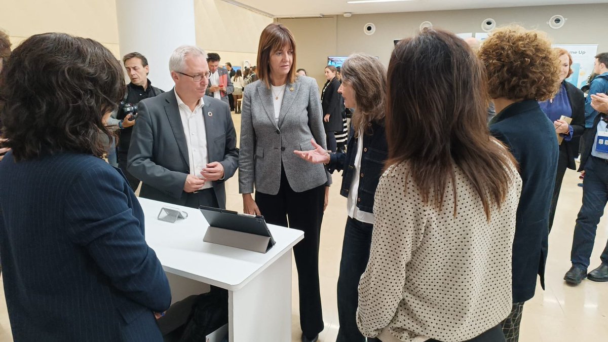FomentoSS's tweet photo. #FESLAN23 Ekonomia Sozialaren Enplegu Azoka eta Kongresuan 💼parte hartzen dugu. Hurbil zaitez gure stand-era, ditugun prestakuntza eta orientazio zerbitzu eta aukera guztiak ezagutzeko! Zure zain gaude! 👋
#Enplegua #Kohesioa #Aukerak https://t.co/b5DEuH2JBR