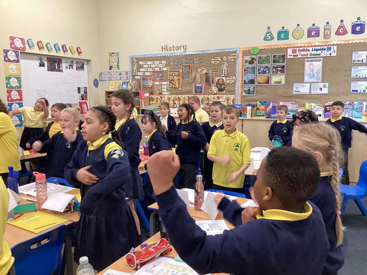 MrsMuirhead5's tweet photo. Practicing the actions to go with school subjects in Spanish #PinehurstSpanish @PinehurstP @ElbaSpanish https://t.co/EHqVn4YOX4