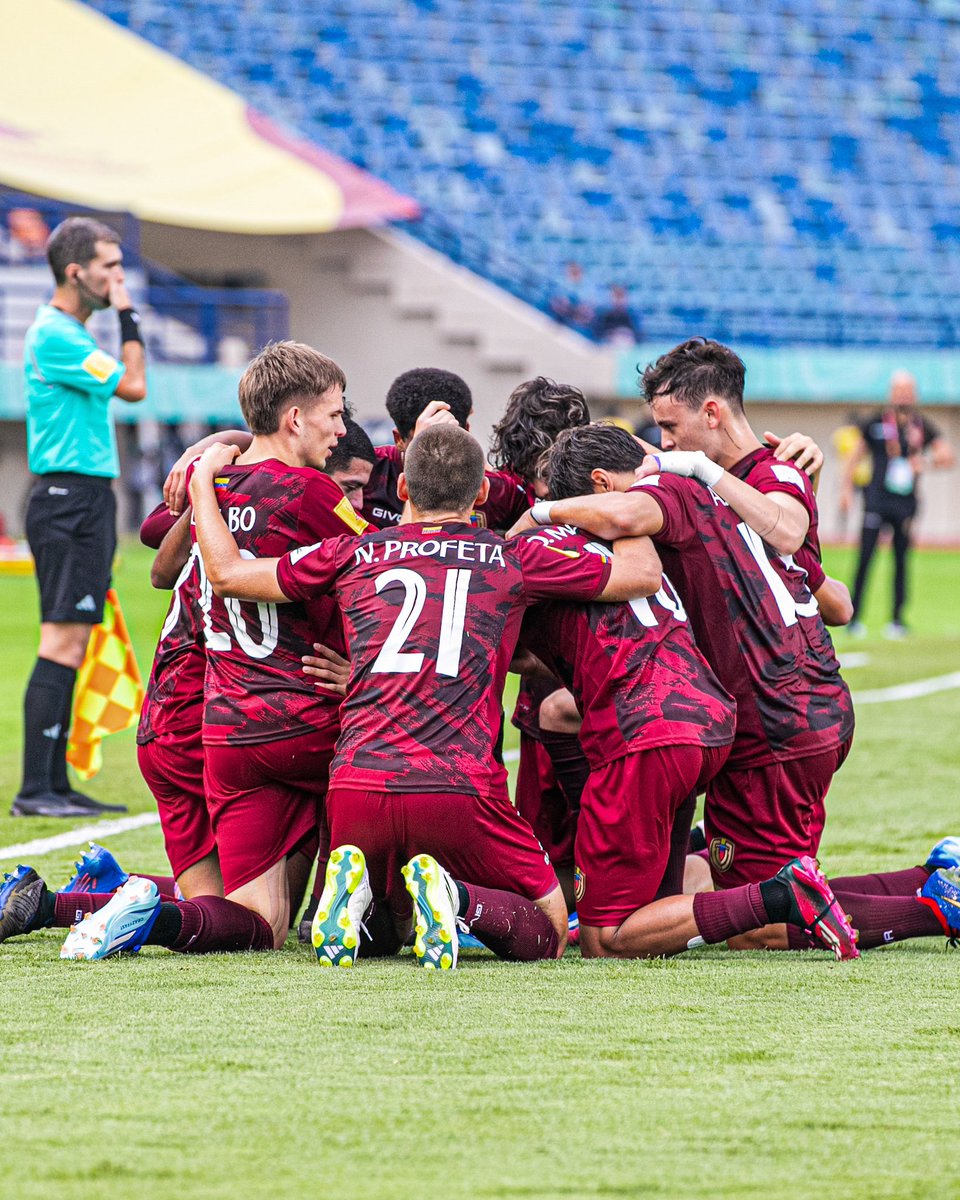 juvenilesfvf's tweet photo. ¡𝐄𝐒𝐓𝐀𝐌𝐎𝐒 𝐄𝐍 𝐎𝐂𝐓𝐀𝐕𝐎𝐒 𝐃𝐄 𝐅𝐈𝐍𝐀𝐋! 👊🏽

𝑪𝒓𝒆𝒆𝒓, 𝒇𝒂𝒎𝒊𝒍𝒊𝒂. 🫂

#U17WC #SiempreVinotinto 🇻🇪 https://t.co/IjaZ32JjG4