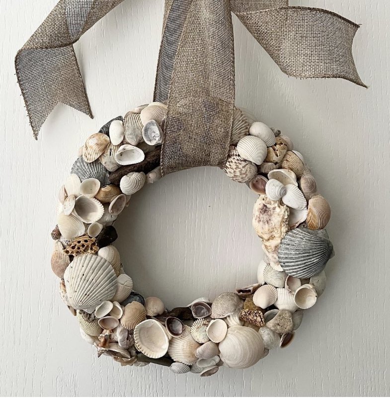 Looking for that perfect year round gift?  Well you can stop looking, I’ve got you covered!  This beautiful seashell wreath can give any home a great coastal vibe…and I’ve got one available & ready to ship out today! (shop link in bio) #giftideas #coastaldecor #holidaygifts