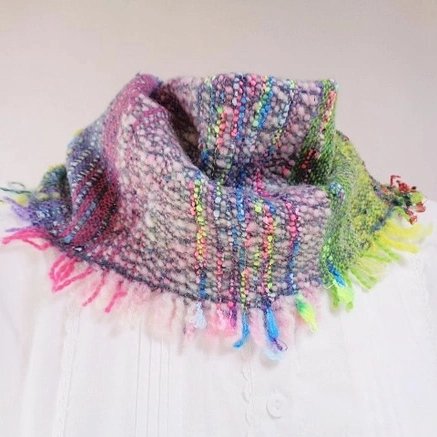 【手織り・コートの首元を彩る・ショートサイズ・ウールマフラー・裂き織り入り】ハンドメイド・クリエイター作品のマーケットプレイス Creema creema.jp/item/16856848/… <a href="/Creema_jp/">Creema(クリーマ）</a> に出品いたしました。