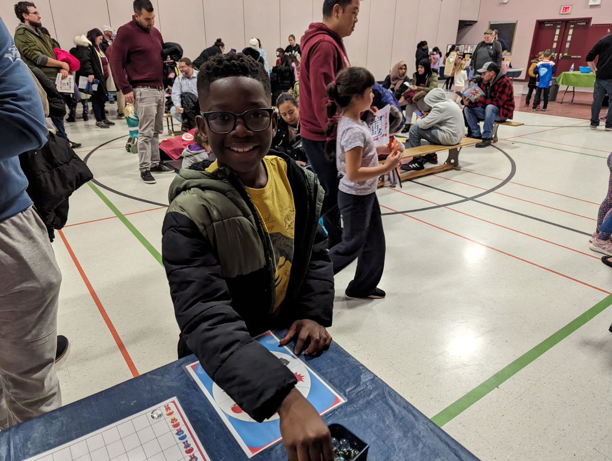 Thank you to the school and staff for all the help. We also want to thank our friends at Family Centre Carling-Thames, @londonlibrary's Beacock Branch & @MLHealthUnit for supporting the event. Of course, we can not forget our dedicated volunteers. Thank you! #iicflme #community