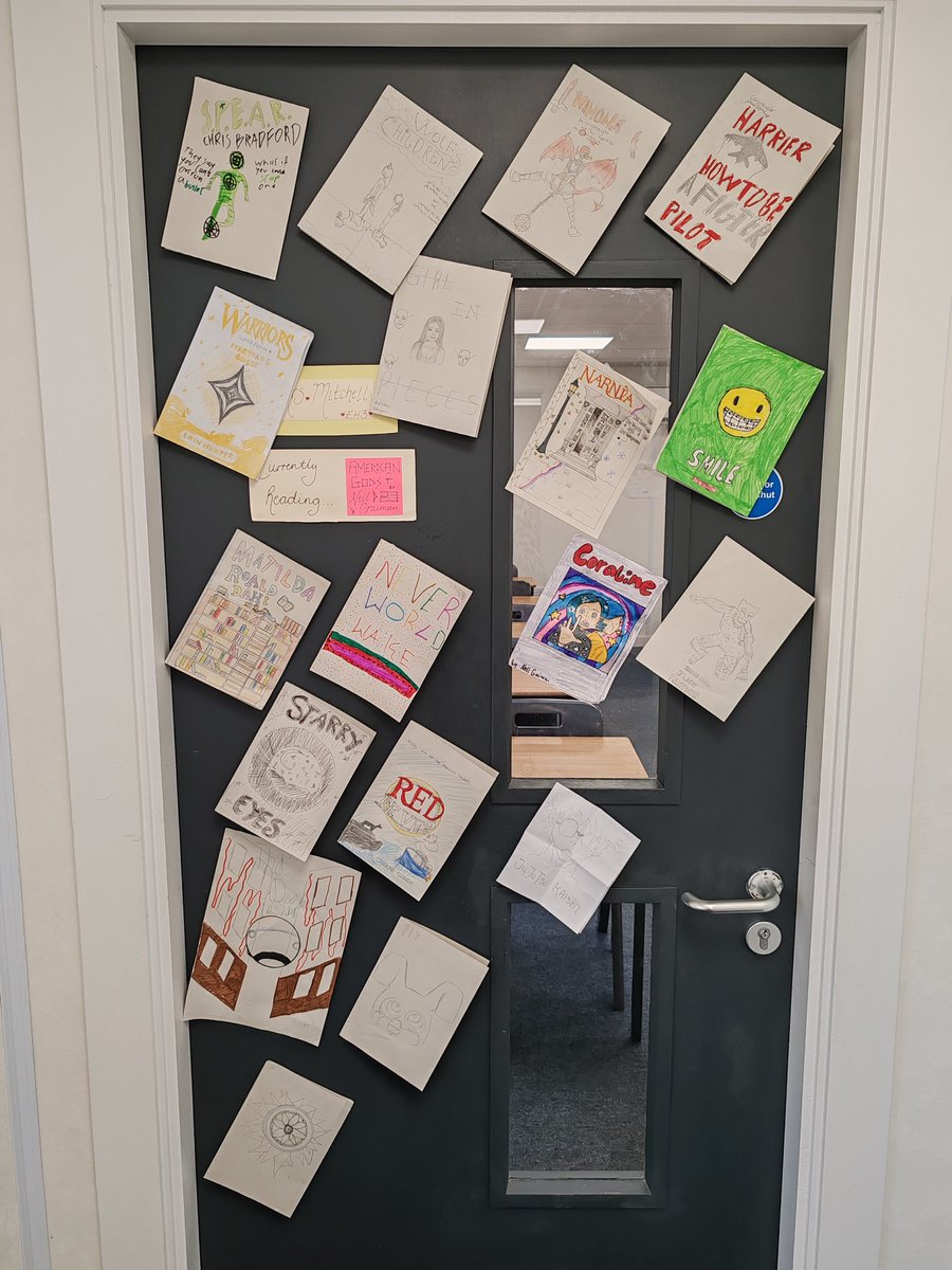 MissMit77's tweet photo. 1.1 are VICTORIOUS. Fabulous work and worthy winners of the Book Cover Door Competition for Book Week Scotland 📚

@StAndrewsRCSec 
@lol_kearns https://t.co/qbU3IUaxrY