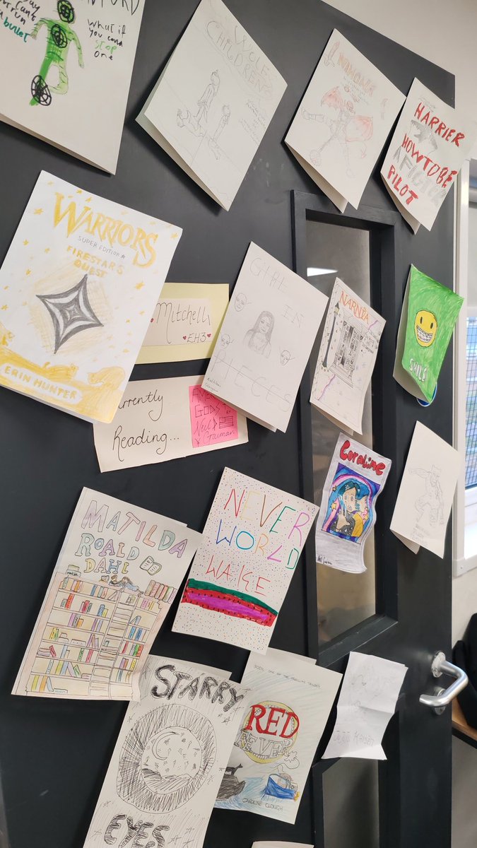 MissMit77's tweet photo. 1.1 are VICTORIOUS. Fabulous work and worthy winners of the Book Cover Door Competition for Book Week Scotland 📚

@StAndrewsRCSec 
@lol_kearns https://t.co/qbU3IUaxrY