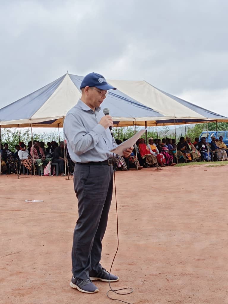 FAOMalawi's tweet photo. Happening Now

#KULIMA #Afikepo Handover Ceremony in Nkhatabay

FAO Malawi Representative, Dr. Zhijun Chen thanks @EUinMalawi @MalawiGovt @MalawiUNICEF and all stakeholders that ensured the success of the two programmes across 🇲🇼 and Nkhatabay, in particular. https://t.co/QAHs9atxh4