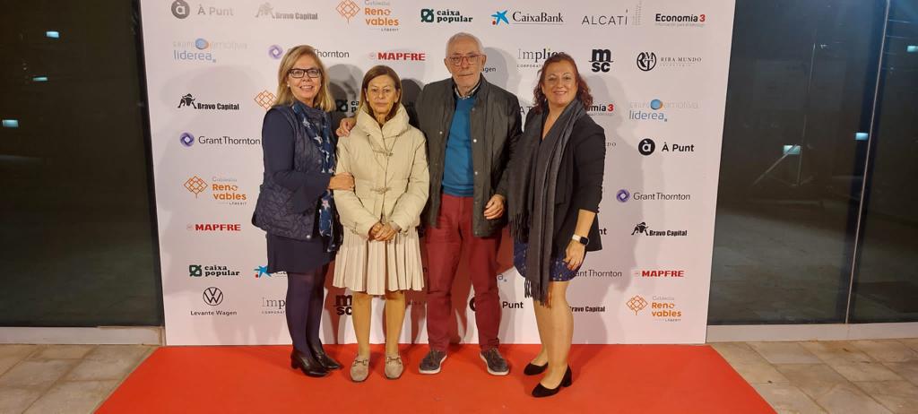 COAPI_Valencia's tweet photo. 📷 La vicepresidenta de @COAPI_Valencia, Pilar Marco, ha representado al colectivo en la Gala de Premios @Economia_3
¡Felicidades a los galardonados!
#YoSoyApiValencia #CoapiValencia #Valencia #PremiosEconomía3 https://t.co/gVOWlkvz7E