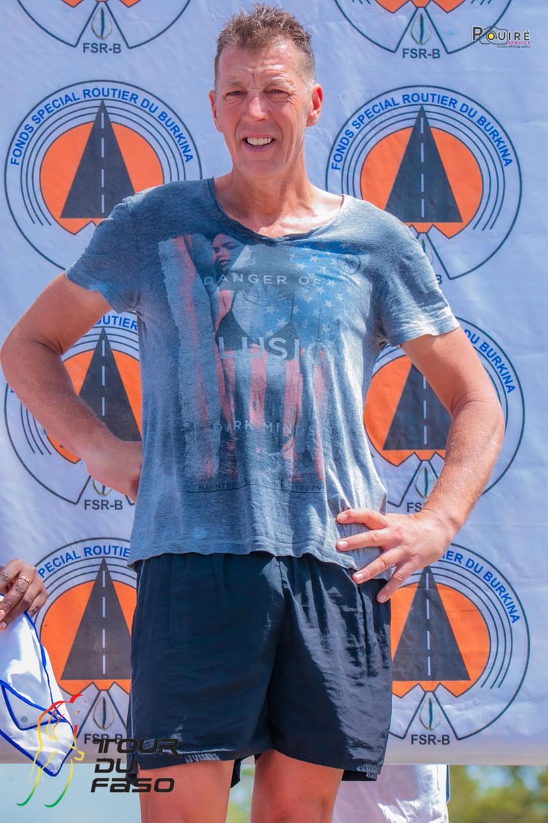 #TourduFaso2023  Guy Smet (Belgique), 52 ans. Coureur hors norme. Il a marqué l’histoire du #TourduFaso2008 en portant le maillot jaune. Toujours présent sur les routes du #BurkinaFaso, avec son endurance. Un grand du cyclisme, qui mérite tous nos applaudissements. #Lwili