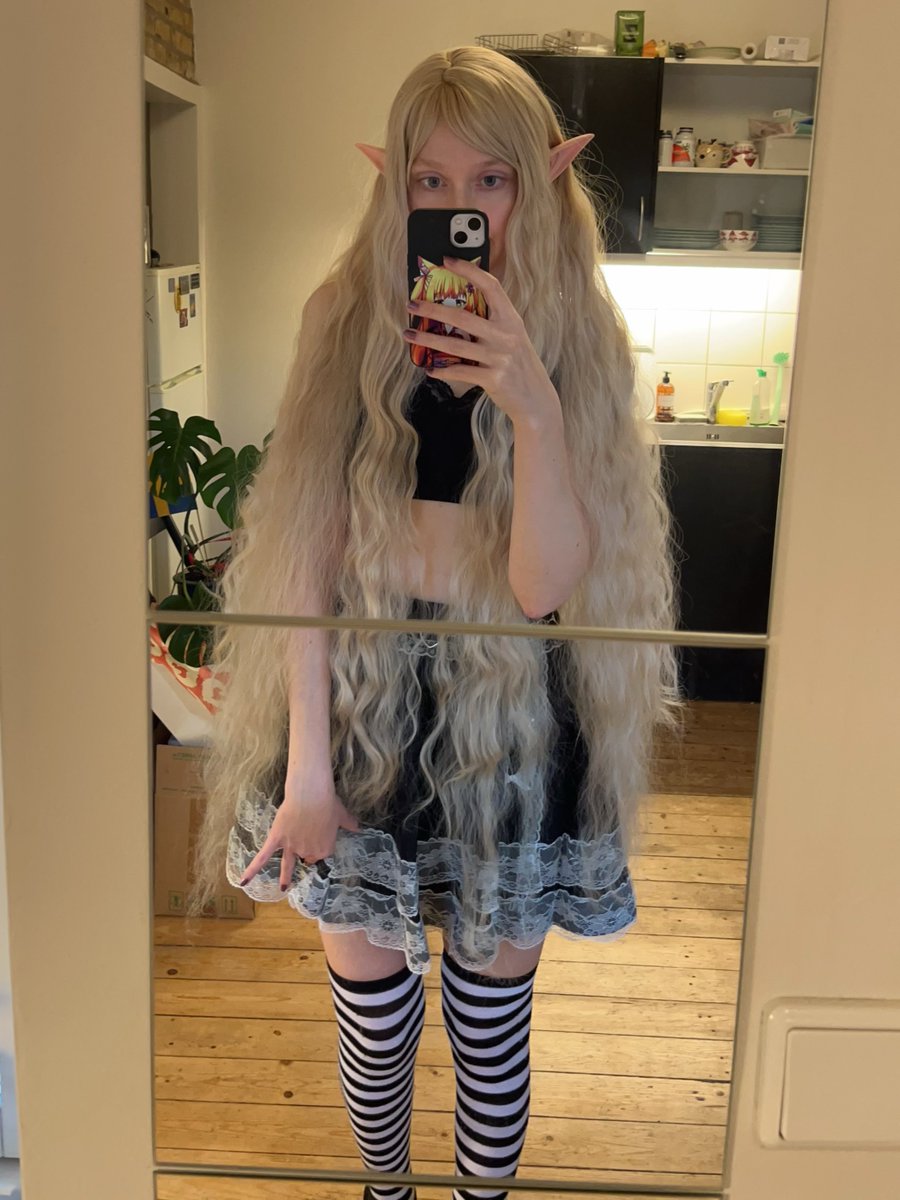 Ваша кухонная эльфийка ведьма🧝🏻‍♀️ 
Доброе утро! 🌹🏰🌳✨😇🪽
#elf #elfgirl #anime #gaming #norse