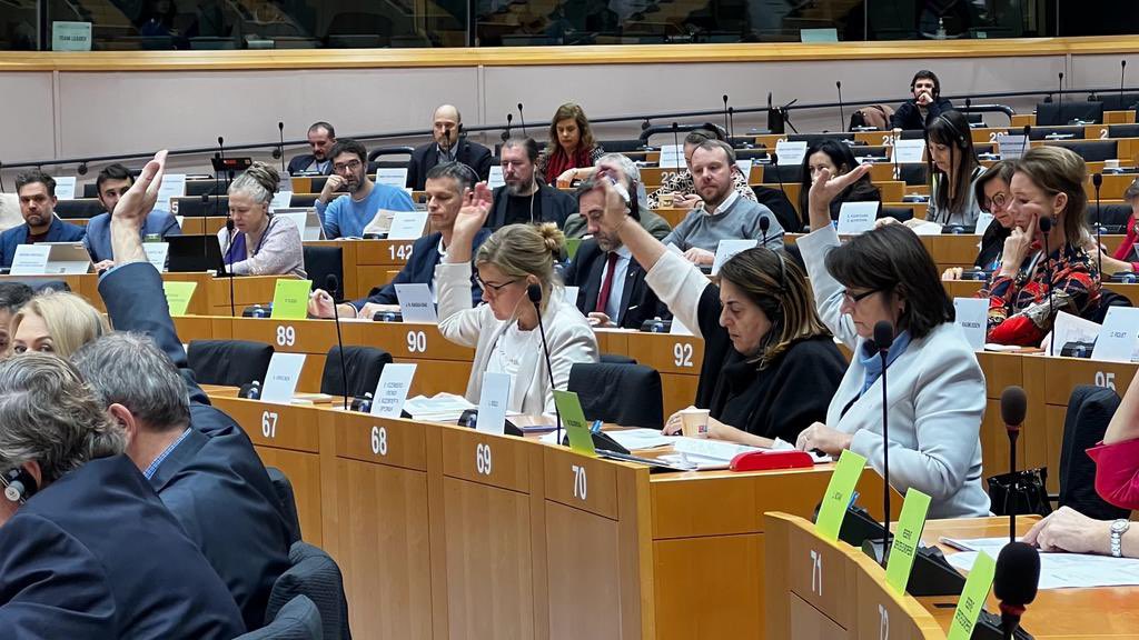 HennaVirkkunen's tweet photo. Good news for #tourism: @EP_Transport adopted my report for the update of driving &amp; resting times in occasional passenger #transport. Transporting people is different from transporting goods. More flexibility is needed so that the drivers can better respond to  passenger needs🚌 https://t.co/jpvEpiYj0C