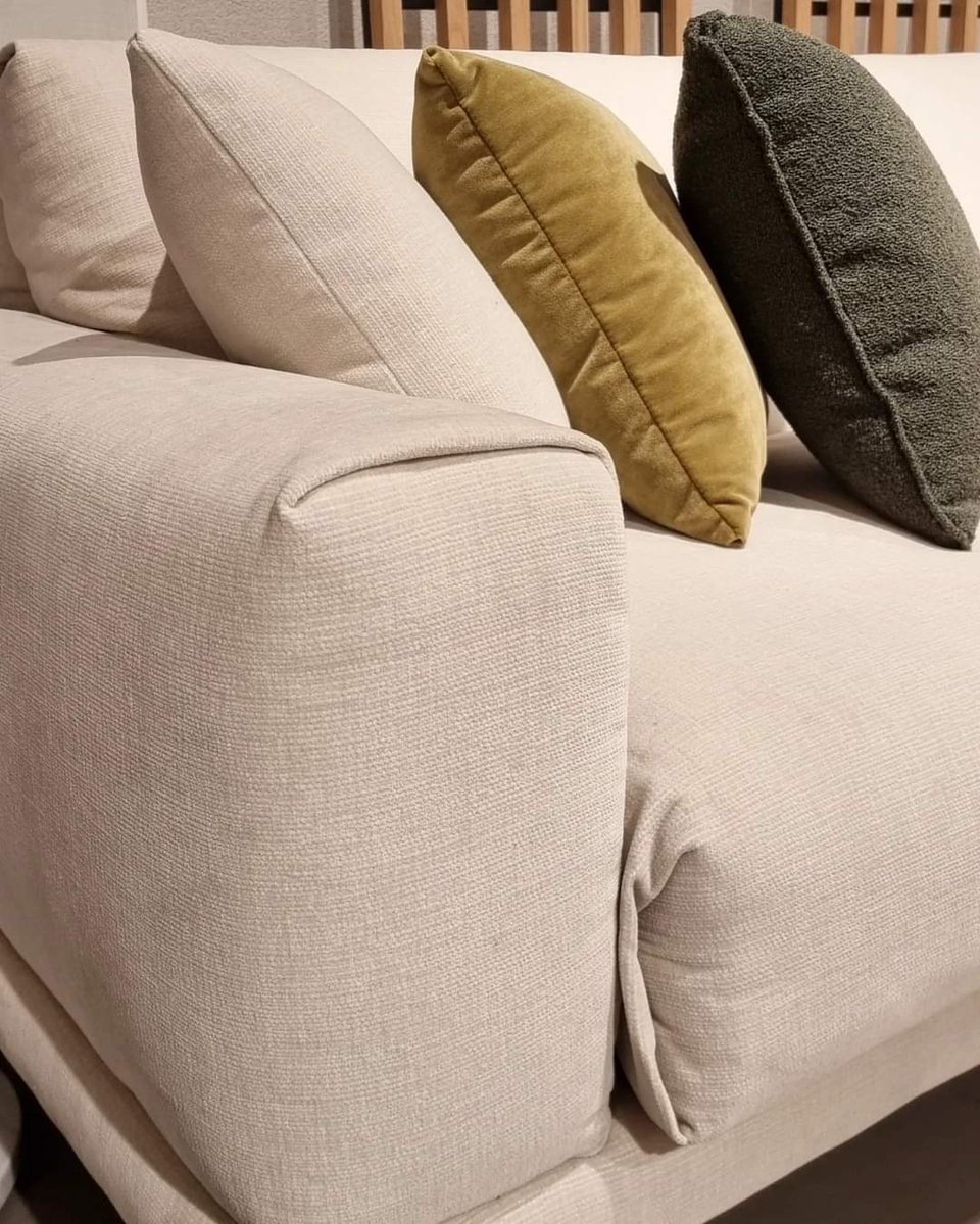 Oslo, inspirations scandinaves et ses finitions accoudoirs et assises ❤️ >>> convertiblecontemporain.fr/canape-convert…

Un canapé convertible élégant pour votre intérieur

#convertiblecontemporain #canape #convertible