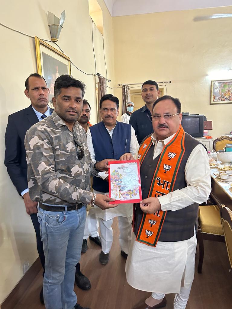 prajadhikarnews's tweet photo. #प्रजाधिकार #संदेश के #संस्थापक एवं प्रधान #संपादक श्री @kgs_1983 जी ने आज #जयपुर में #भाजपा के "संकल्प पत्र 2023" का #विमोचन करने आये भाजपा के #राष्ट्रीय #अध्यक्ष श्री @JPNadda जी को #मासिक #पत्रिका भेंट #स्वरूप दी।

#संकल्पपत्र2023

@BJP4India @BJP4Rajasthan @cpjoshiBJP https://t.co/AN8PwZRFfc