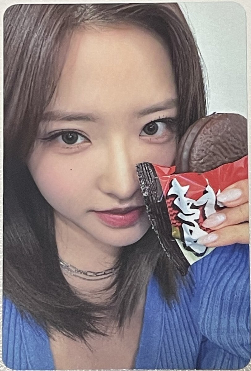 sonbbizz's tweet image. 혜주 초코파이 포카 왔다…