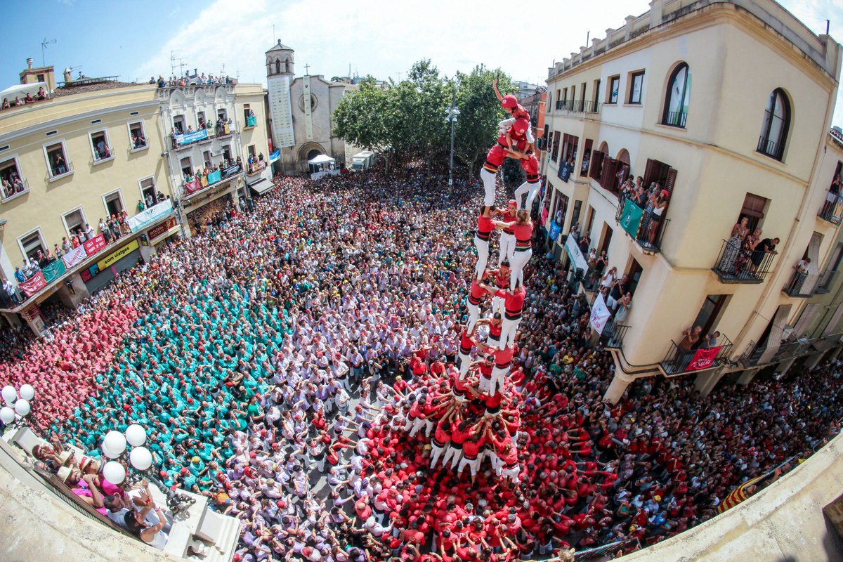 #taldiacomavui de fa 13 anys, a Nairobi, es declarava la inclusió dels #castells a la llista representativa del Patrimoni Immaterial de la Humanitat <a href="/UNESCO/">UNESCO 🏛️ #Education #Sciences #Culture 🇺🇳</a>

Homenatge i reconeixement universal, màxim reconeixement a què pot aspirar un element de #culturapopular.

📸<a href="/paucorcelles/">pau corcelles</a>