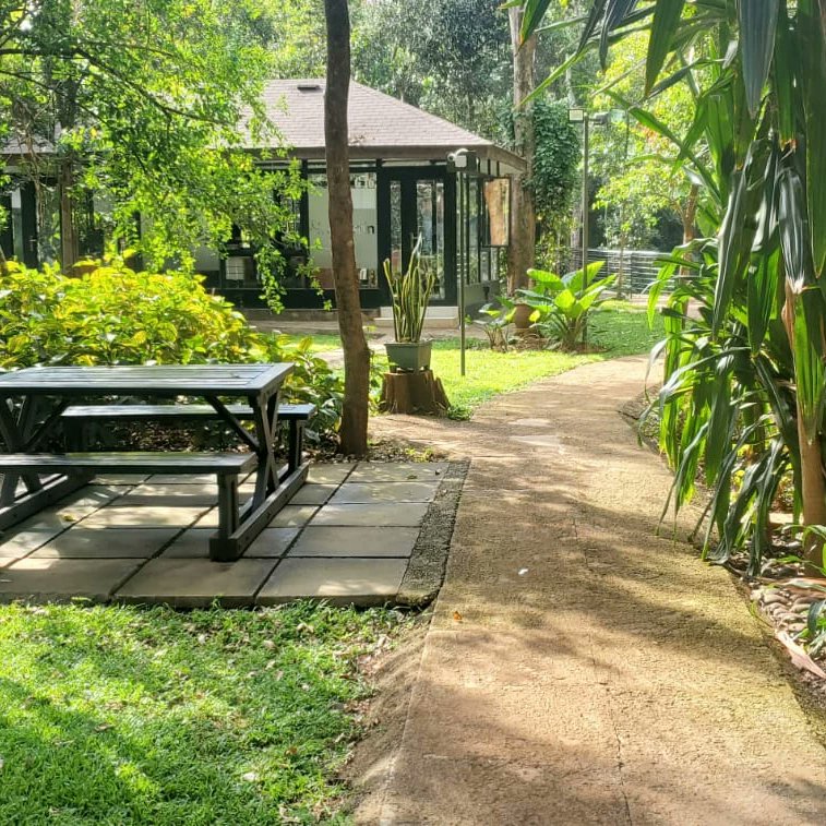 Hodihodilisting's tweet photo. Office Spaces available for rent at Dari Business Park Karen. Work in calm environment surrounded by nature. Contact 0729902744/0115634462/0719893369 for inquiries https://t.co/bfGDtP8whI