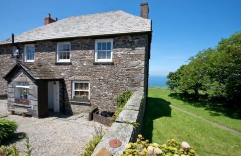 TheBBDirectory's tweet image. Indulge in the beauty of the countryside, unwind in comfortable B&amp;amp;B accommodation &amp;amp; experience the warmth of rural hospitality. Stay at Trehane Farmhouse for a relaxing break. 🌄🛌 
thebandbdirectory.co.uk/13986
#CountrysideEscape #WorkingFarm #RuralRetreat #Accommodation #Trevalga