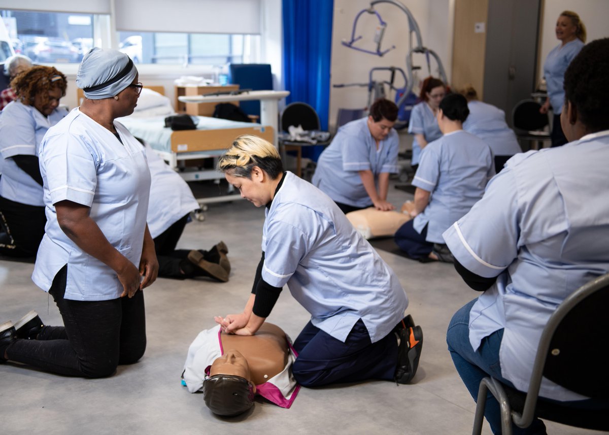 Are you looking to develop your knowledge in the areas of health, dental nursing or pharmacy? We have courses ranging from entry level to HNC, with progression to employment or university for further study.

Learn more ow.ly/WocE50Q5AyK

#EdinburghCollege #NextStep