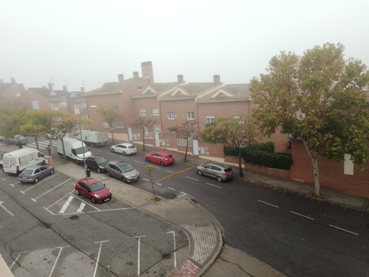 AVColmenarViejo's tweet photo. La imagen del día en #ColmenarViejo. La de sus principales avenidas colapsadas por un accidente en la salida . Pero también la influencia de la niebla y de lo que el gobierno municipal y autonómico no se preocupan de solucionar. El embudo que se produce en las salidas a la M607 https://t.co/ZieoebJrmg