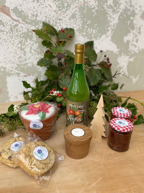 DPT_NHS's tweet photo. New Leaf, our vocational rehabilitation service based in #Exminster, have a limited quantity of #Christmas hampers available at £34.50. Everything is created with clients at New Leaf as part of their rehabilitation. Call 01392 823720 or email dpn-tr.NewLeaf@nhs.net to order. https://t.co/YMzGgkZBhO