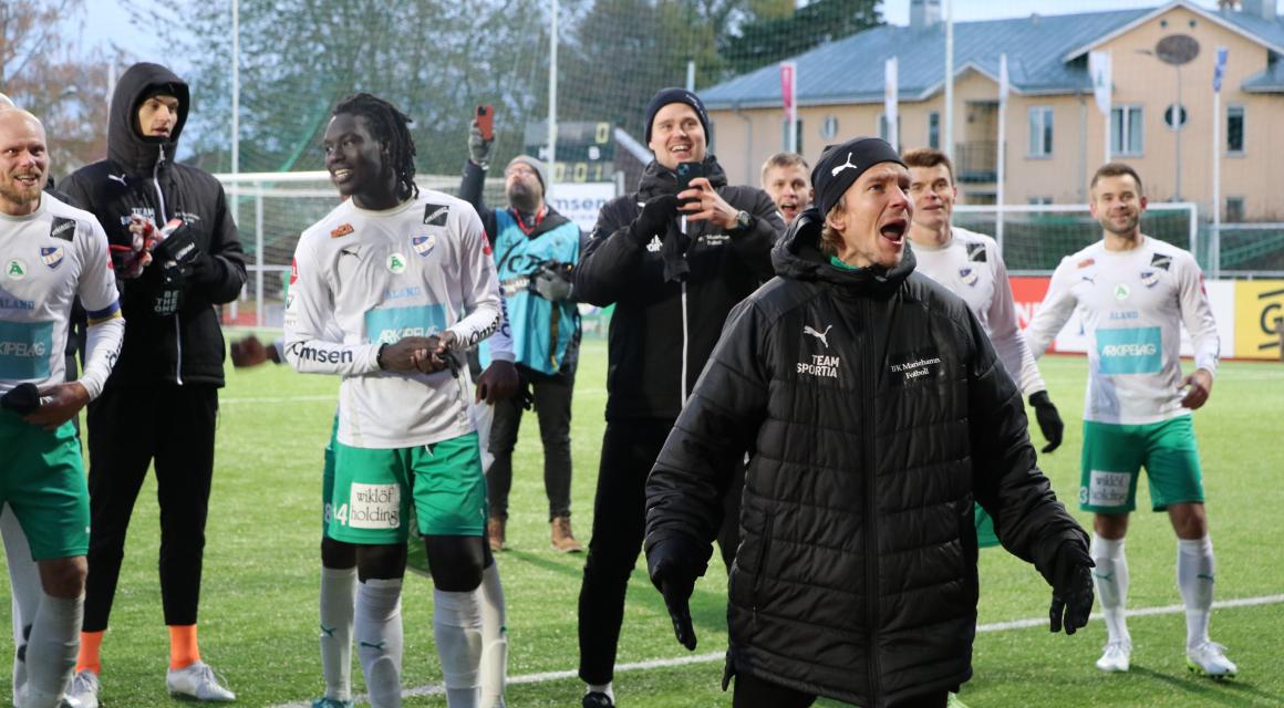 AlandsRadio's tweet photo. Över 30 personer har sökt tjänsten som tränare för IFK https://t.co/q4dykzdamH https://t.co/VWPdykucO1