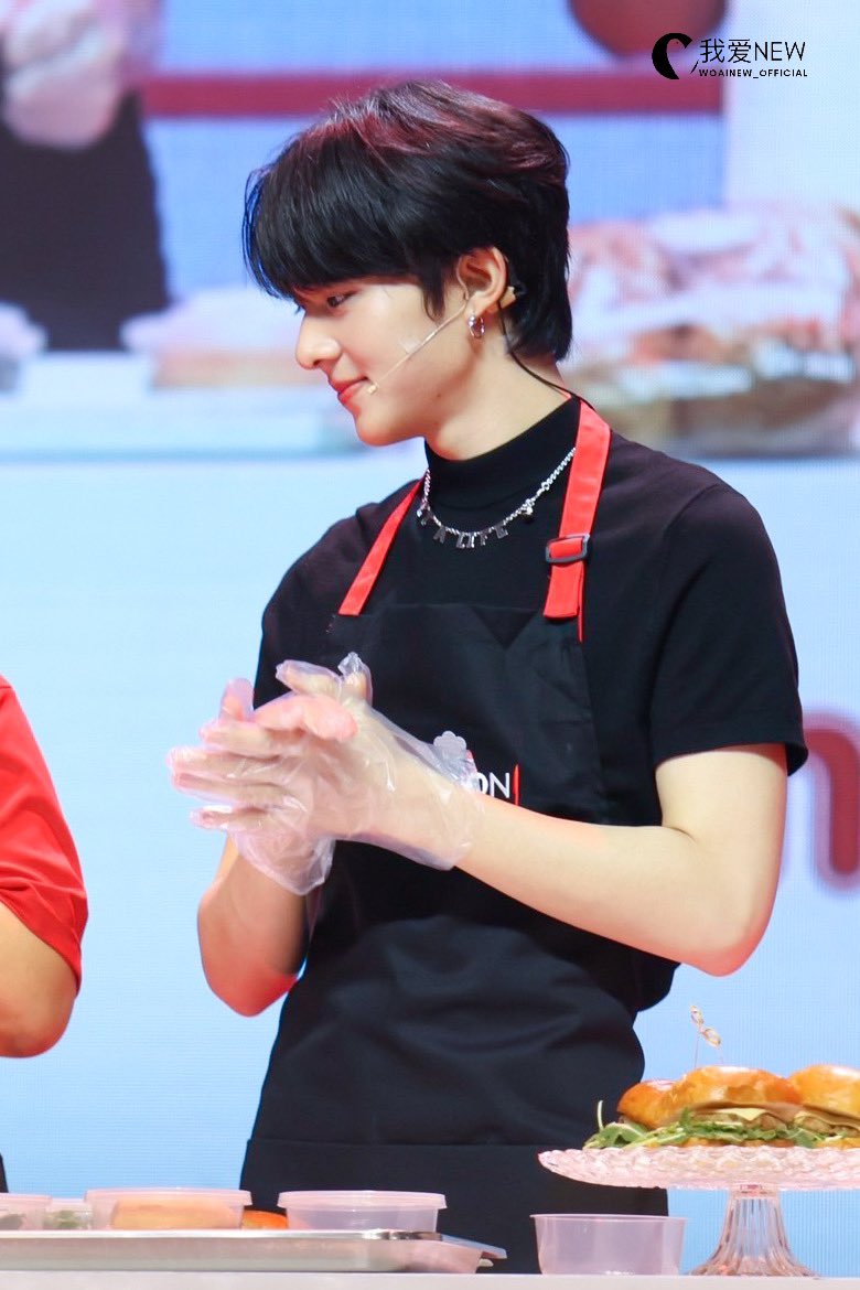 ขอขอบคุณทาง <a href="/Makro_TH/">Makro Thailand</a> ด้วยนะคะที่ให้ซีนุนิวได้มาร่วมงานในวันนี้และยังมีกิจกรรมให้ทำอีกด้วย 🍔

ขอบคุณแฟนคลับทุกคนที่ร่วมส่งกำลังใจจนเทรนด์ติดอันดับ 1 ไทยและโลกเลยนะคะ 🎉 หากใครมีความสนใจด้านอาหาร สามารถแวะชมงาน Makro HoReCa มหกรรมอาหาร ครั้งที่ 16 ที่จะจัดถึงวันที่ 19 พฤศจิกายน