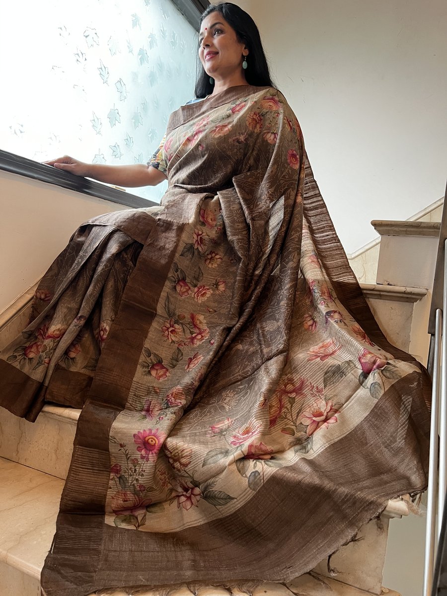 sohumsutras's tweet image. Unveiling the artistry of Tussar!  Dive into the realm of exquisite craftsmanship with this Pure Tussar digital print saree. For more details, contact us on:
WhatsApp +919810530027. ( wa.me/message/IMETRH… )
OR
linktr.ee/sohum_sutras #TussarElegance #DigitalPrintMagic