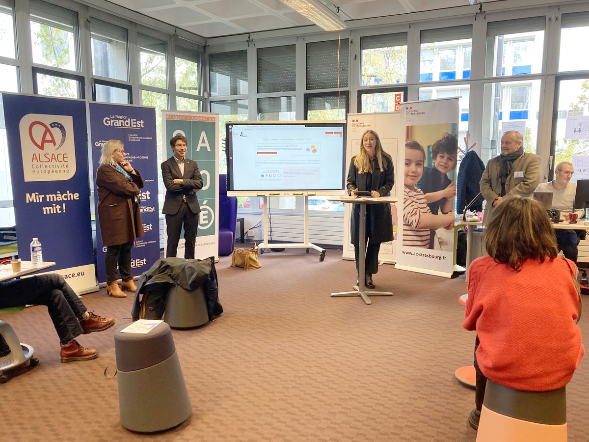 MarjodeBortoli's tweet photo. Prés° des fonctionnalités de #PlaReLA (consultat°, emprunt, achat, contribut°) à l'@Canope_67 !
🇪🇺Une magnifique opportunité d’accompagnement de l'apprentissage de l'allemand et de l'alsacien, pour dépasser les frontières et devenir un citoyen européen ➡️https://t.co/ihXL8u0er9 https://t.co/bWWCgWeZY2