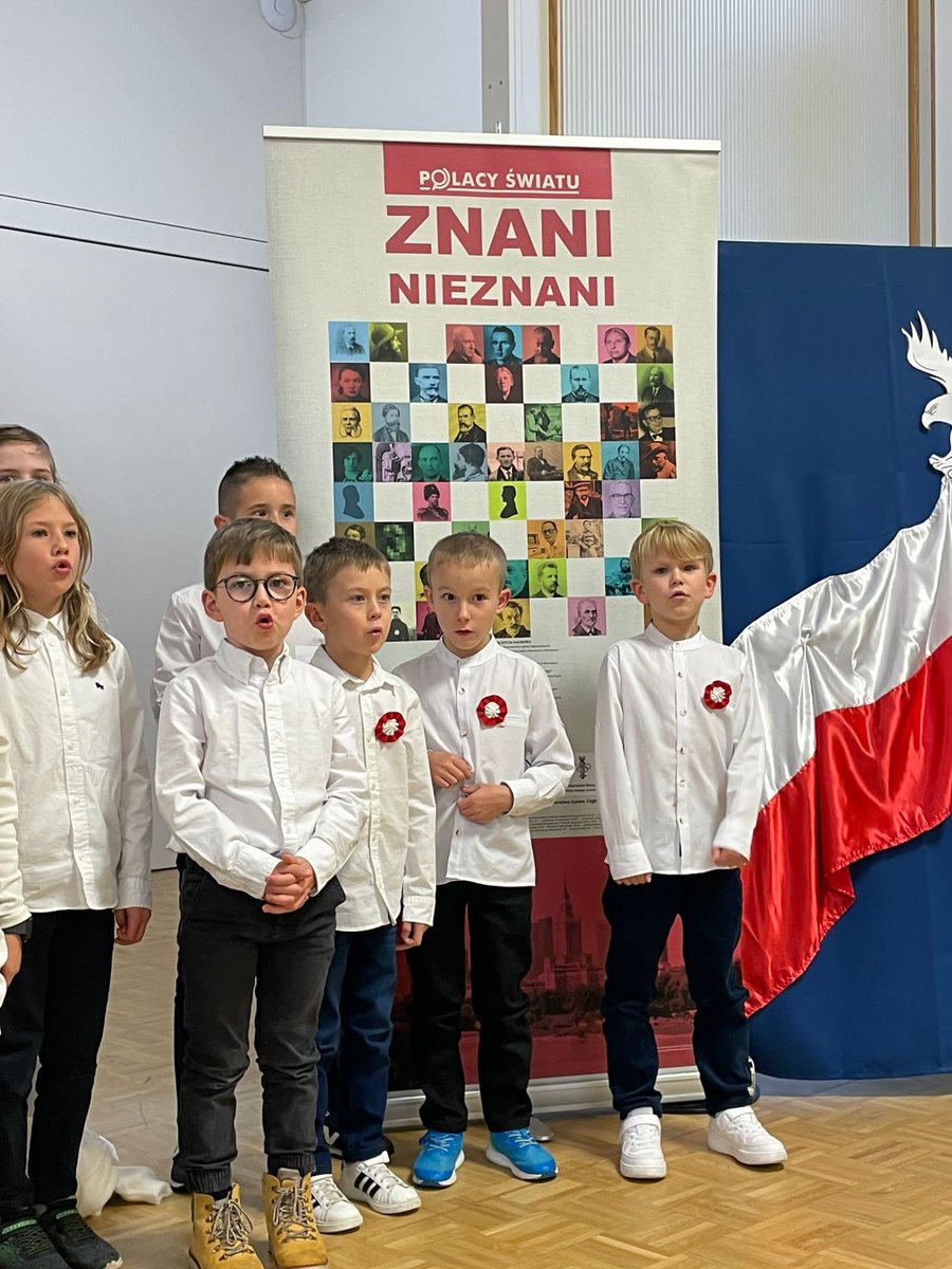 PLinSwitzerland's tweet photo. Ambasador Iwona Kozłowska: Dziękuję Uczniom i Nauczycielom PL Szkoły w Bernie za przygotowanie pięknej niezapomnianej uroczystości Święta Narodowego. Koncert pieśni patriotycznych zachwycił! Brawo!
#polacyŚwiatu #ORPEG https://t.co/fq1qNtgqtF
